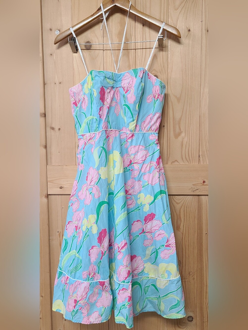 Lilly Pulitzer White Dress‎ with Subtle Pastel Accents